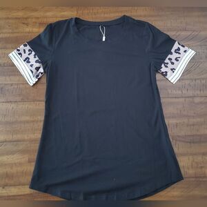 NWT Laishen Women's Black Short Sleeve Tee with Leopard/Stripes Cuffs - Size S